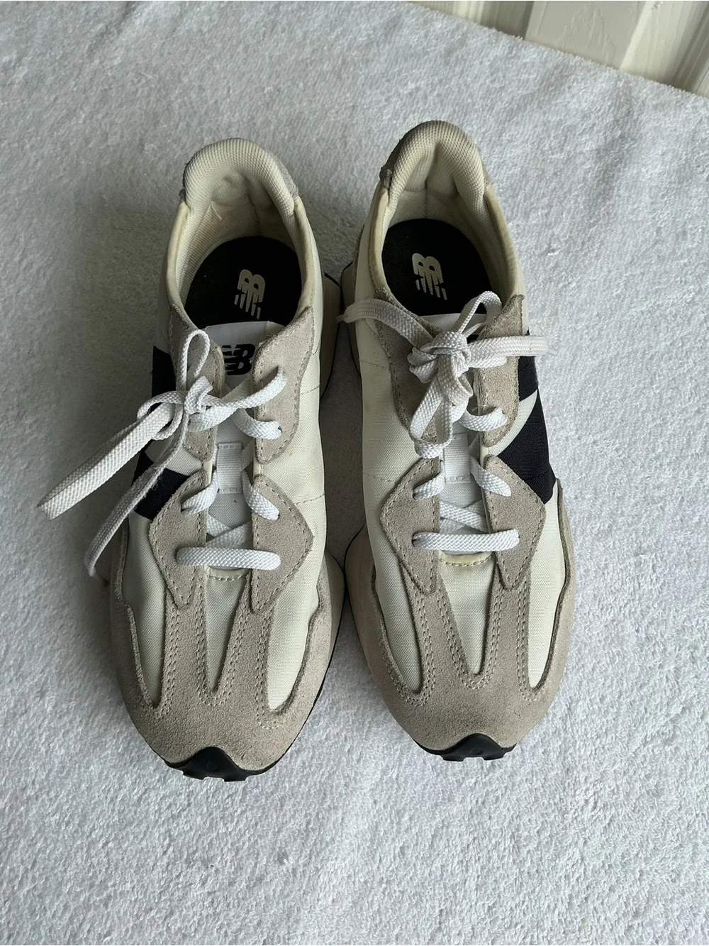 New Balance 327 Sneakers in Cream and Black Sz 5